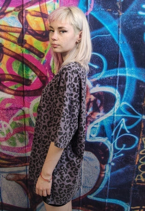 Leopard print tee Grunge animal graphic t-shirt in grey