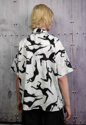 Geometric wide shirt statue print short sleeve top in white