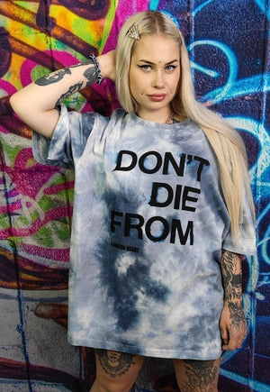 Tie-dye t-shirt heart breaker slogan tee in grey blue