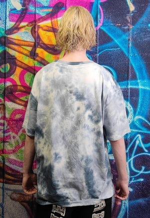 Tie-dye t-shirt heart breaker slogan tee in grey blue