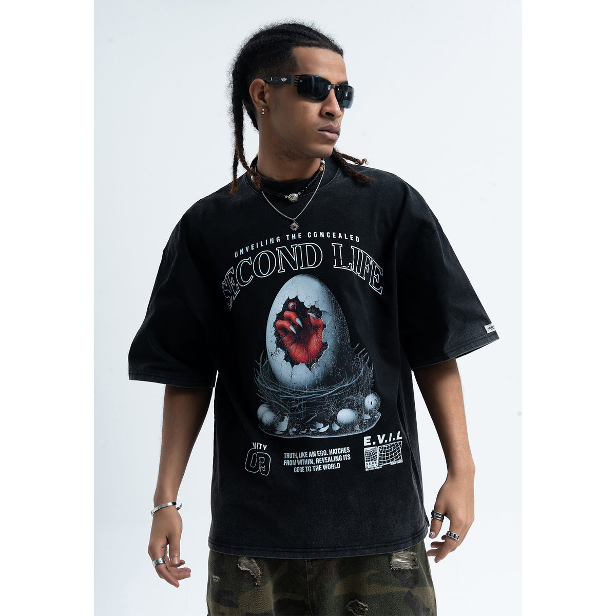 Creepy gothic t-shirt long nails print top scary egg tee in Black