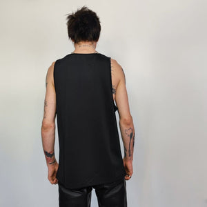 Chain attachment sleeveless top silky tank top crew neck high fashion t-shirt necklace attachment vest glam rock jumper in black