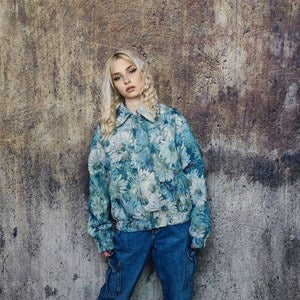 Floral print denim jacket shoulder padded crop jean bomber flower pattern preppy bomber denim aviator jacket lapel coat in blue