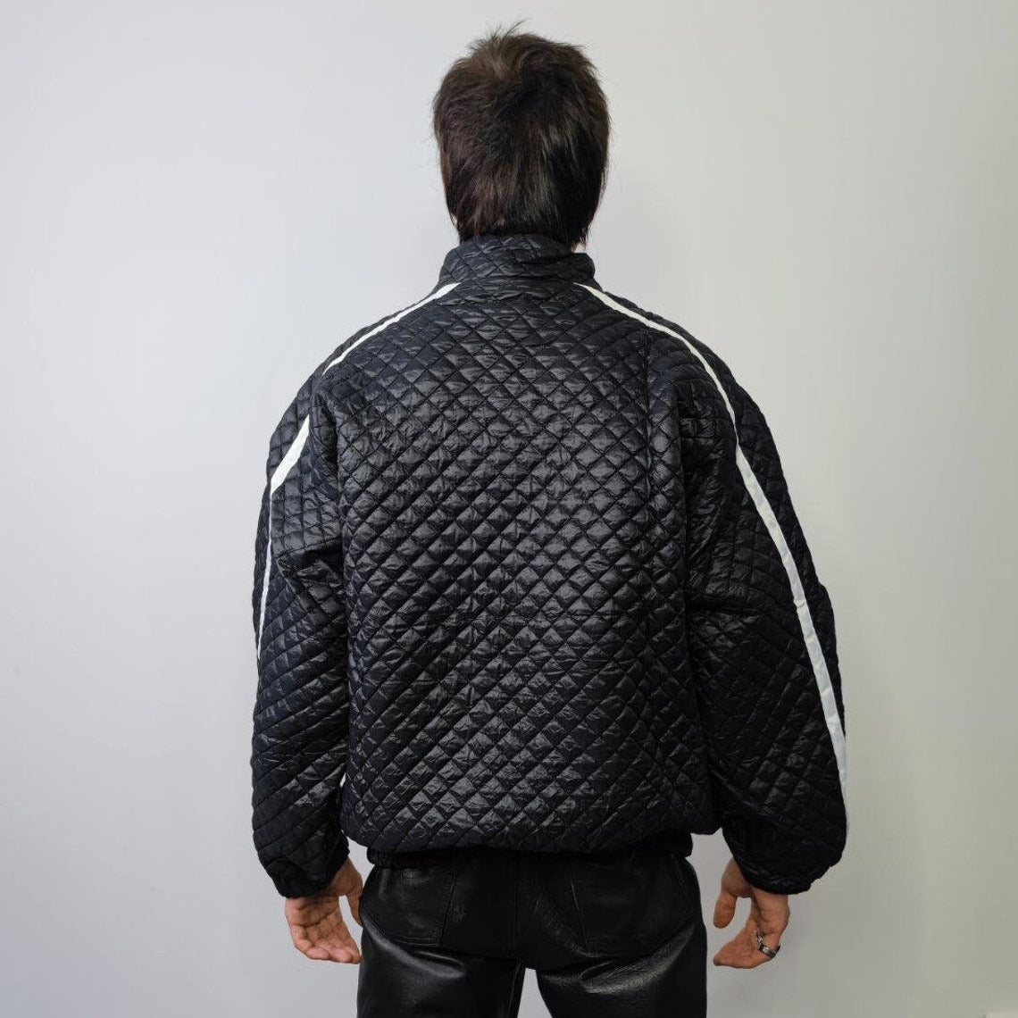 Quilted pullover bomber extreme zippers puffer cyber punk coat raised neck padded track jacket in kangaroo pocket outdoor jumper in black