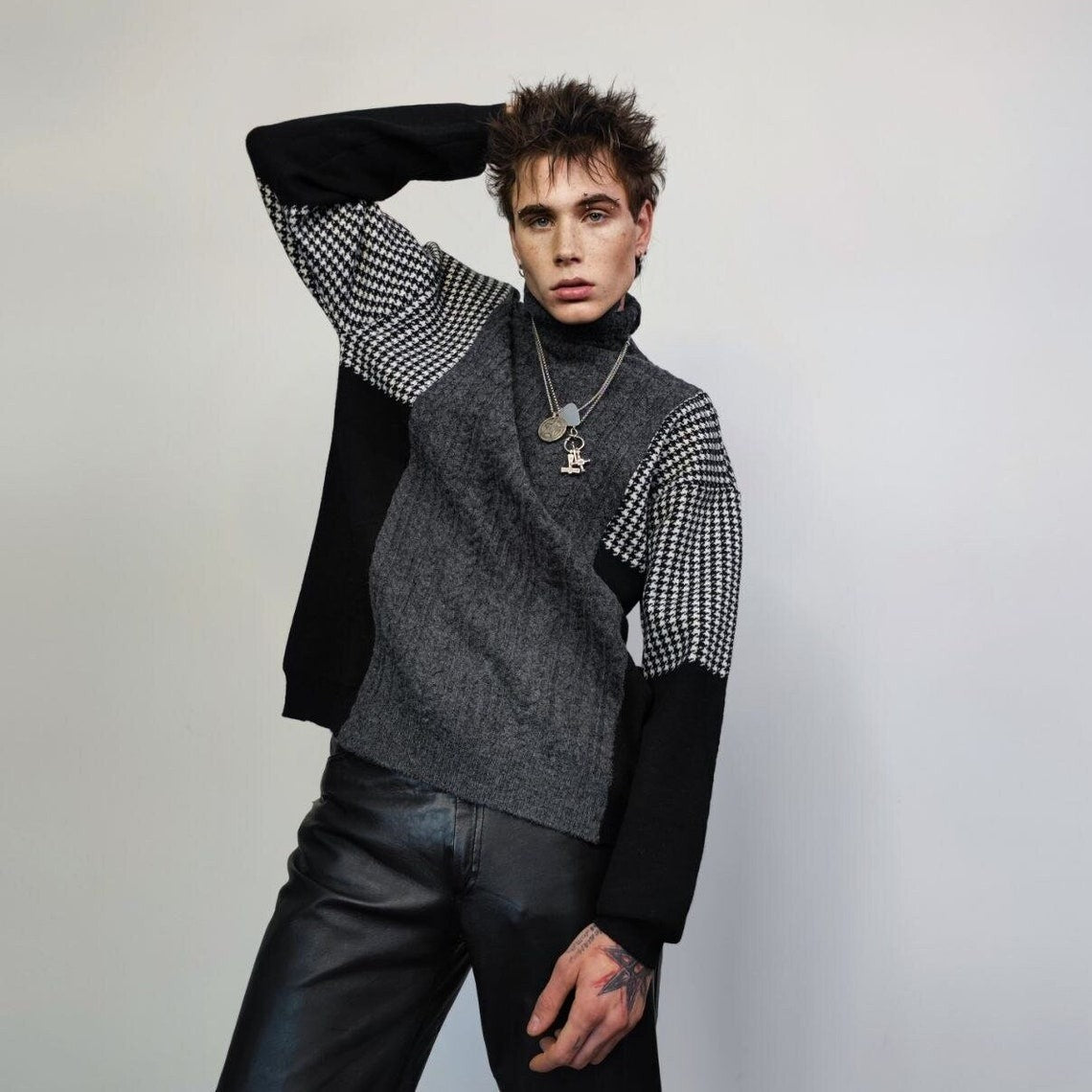 Grunge turtleneck hound-tooth sweater contrast stitching edgy jumper oversize knitted top raised neck sweat cable knitwear pullover in grey