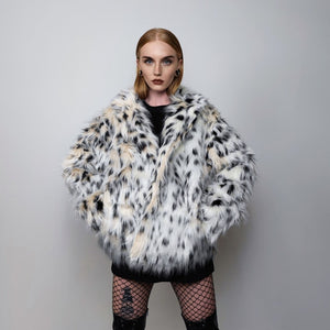 Cropped faux fur jacket fluffy spot print bomber festival leopard varsity aviator fleece coat high fashion cheetah pattern coat in off white