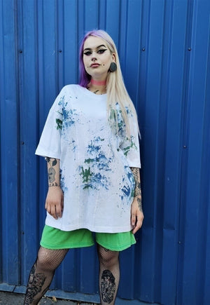 Gradient tie-dye tee paint splatter bleached t-shirt white