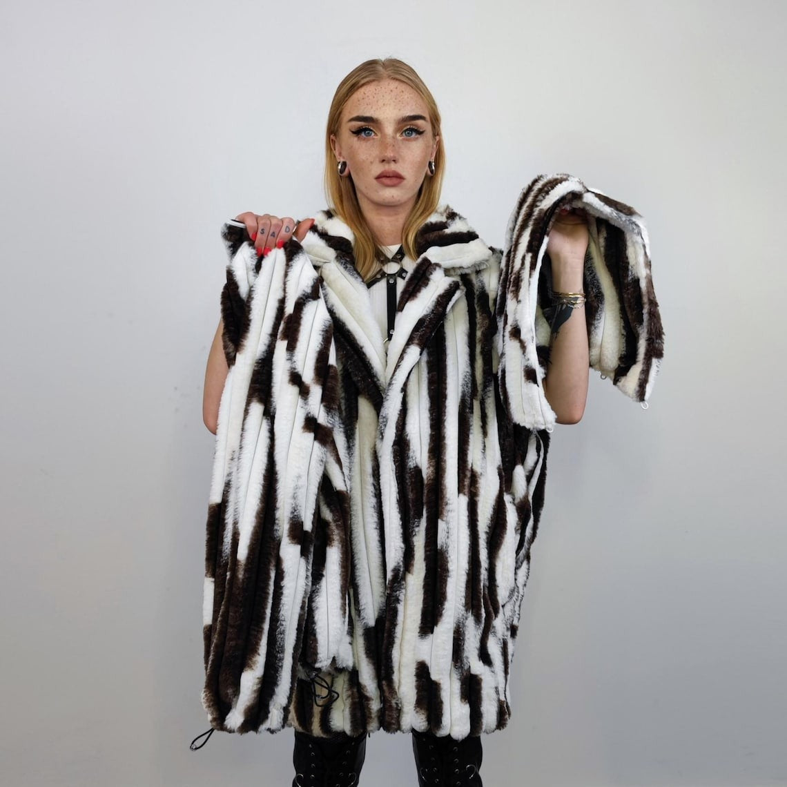 Oversize trench coat faux fur brown overcoat animal print jacket striped detachable sleeves handmade zebra pattern festival Coachella fleece