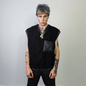 Sleeveless fleece jumper PU leather pocket tank top faux fur vest utility gilet V neck gorpcore top unisex sweater in black