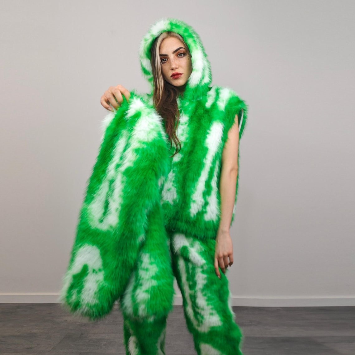 Green faux fur jacket tie-dye hooded short coat abstract rave pullover fluffy detachable sleeves custom festival overcoat burning man fleece