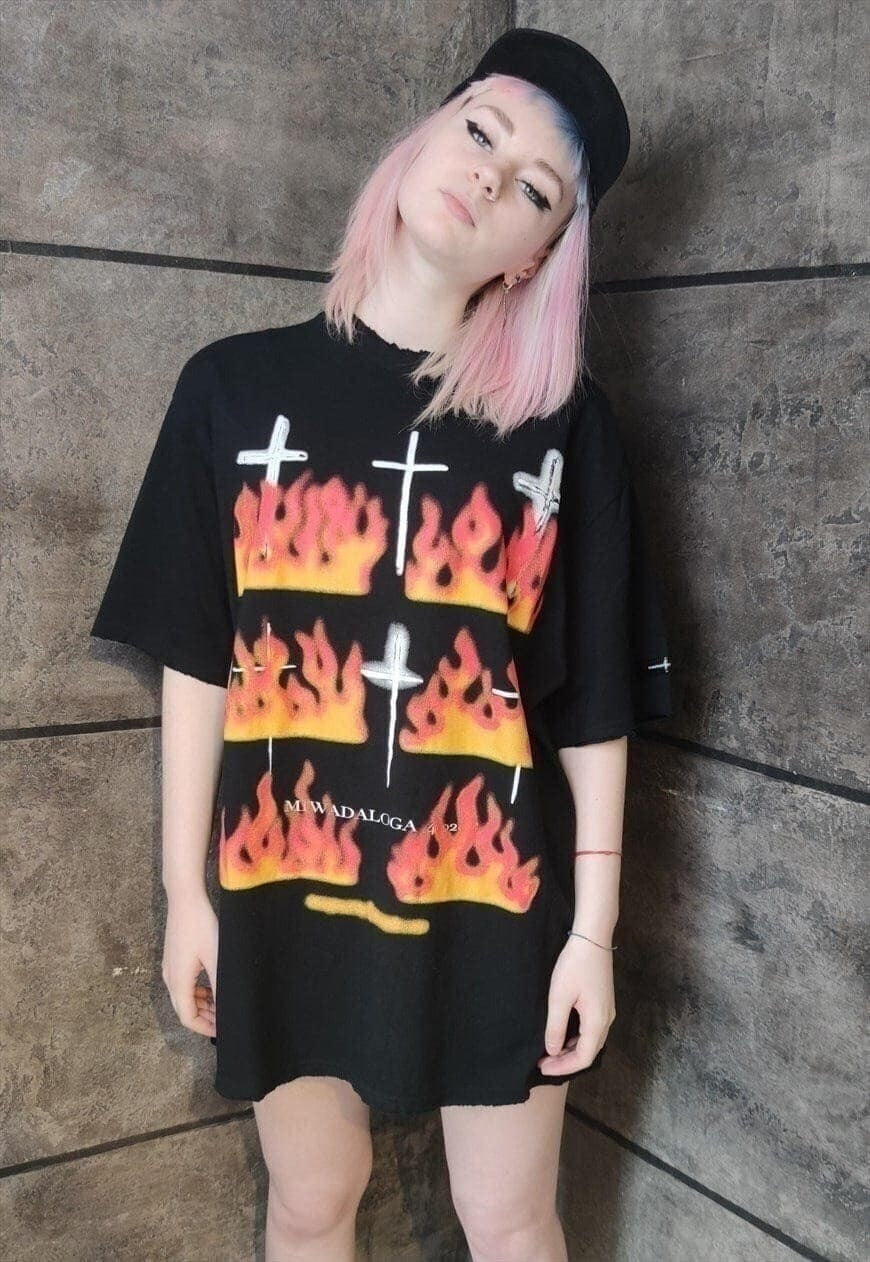 Burning cross print tee graffiti flame grunge t-shirt black