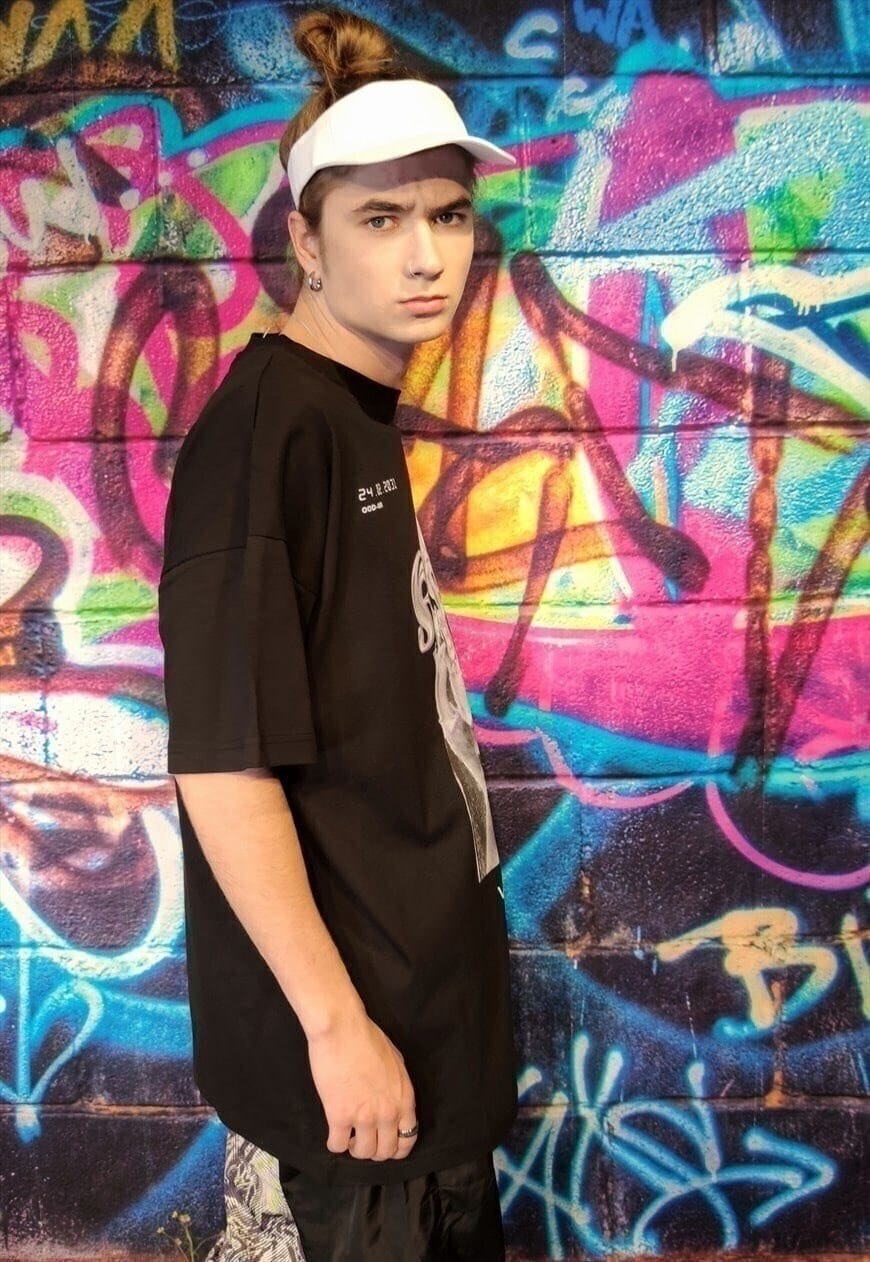 Kissing couple tee Abstract print top graffiti t-shirt black