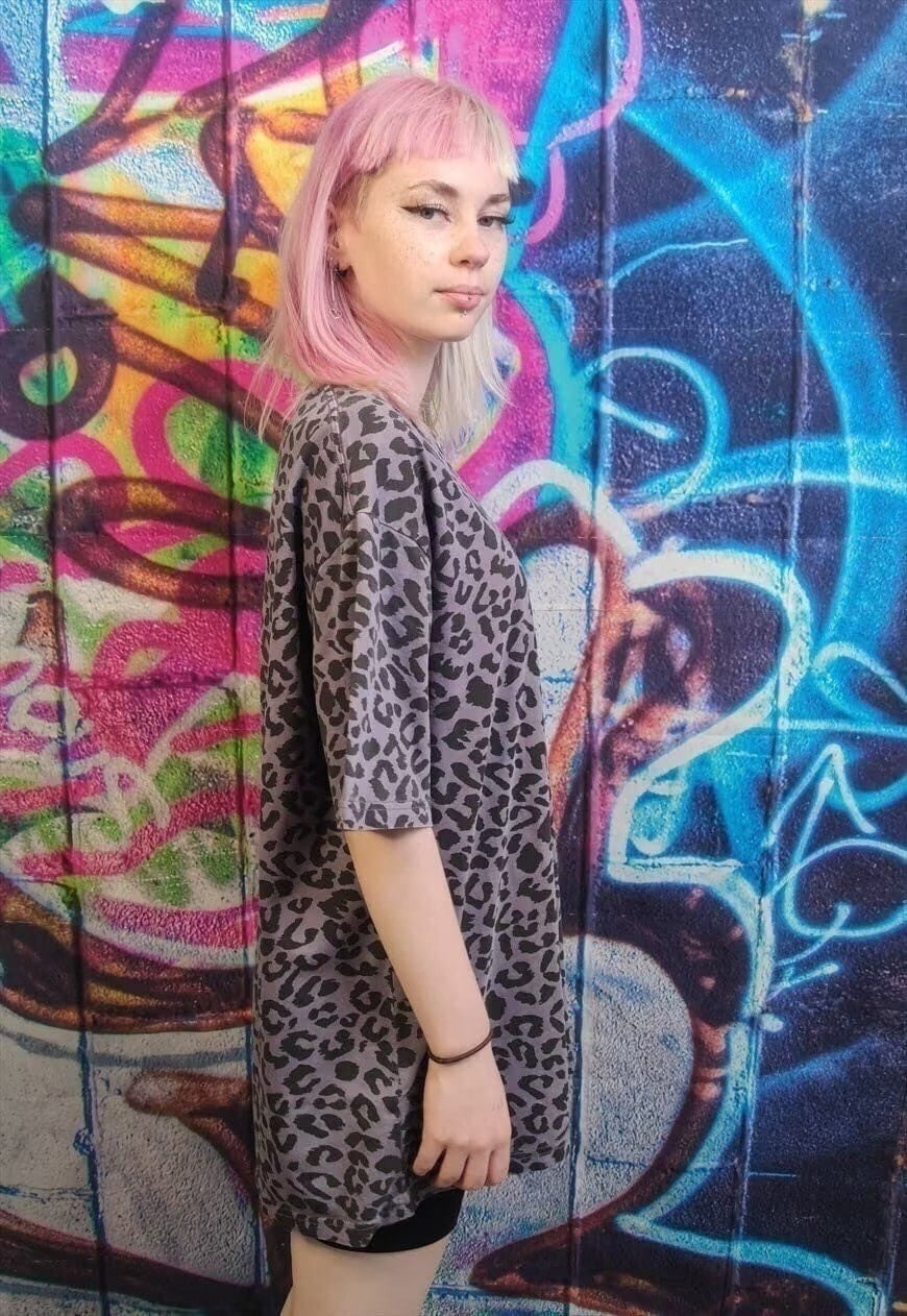 Leopard print tee Grunge animal graphic t-shirt in grey
