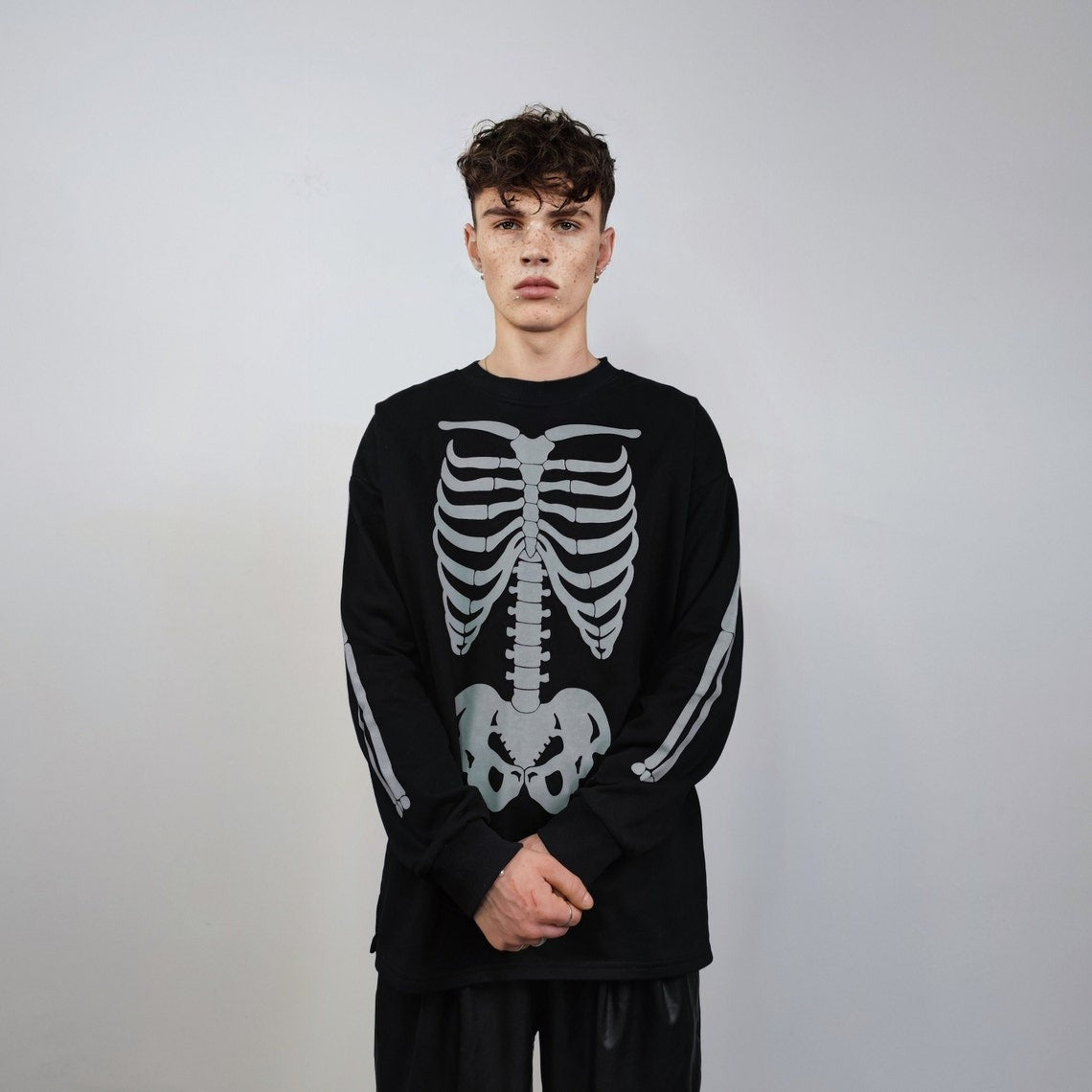 Rib bones t-shirt reflective skeleton sweatshirt thin gothic top luminous skull jumper shiny rave sweater punk pullover rocker tee in black