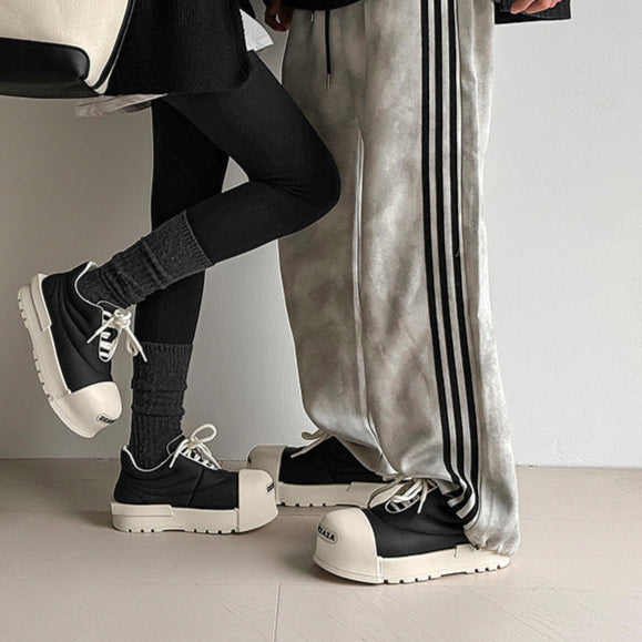 Chunky sole cyberpunk sneakers white 00s style grunge platform trainers old school punk shoes