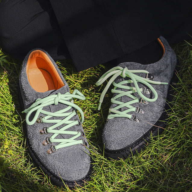 Hiking style shoes brown flat sole round toe suede feel boat sneakers grunge retro casual mountain trainers