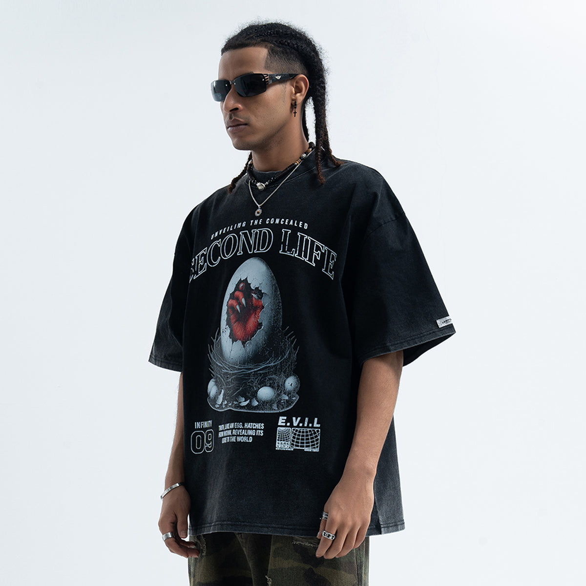 Creepy gothic t-shirt long nails print top scary egg tee in Black