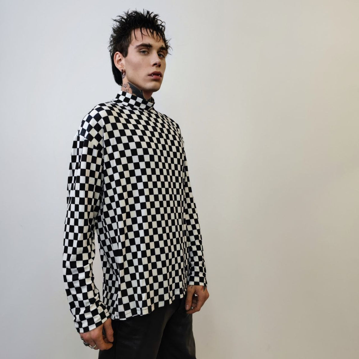 Check print turtleneck sweatshirt thin chequerboard  top textured long sleeve tee premium quality elastic punk t-shirt in black and white