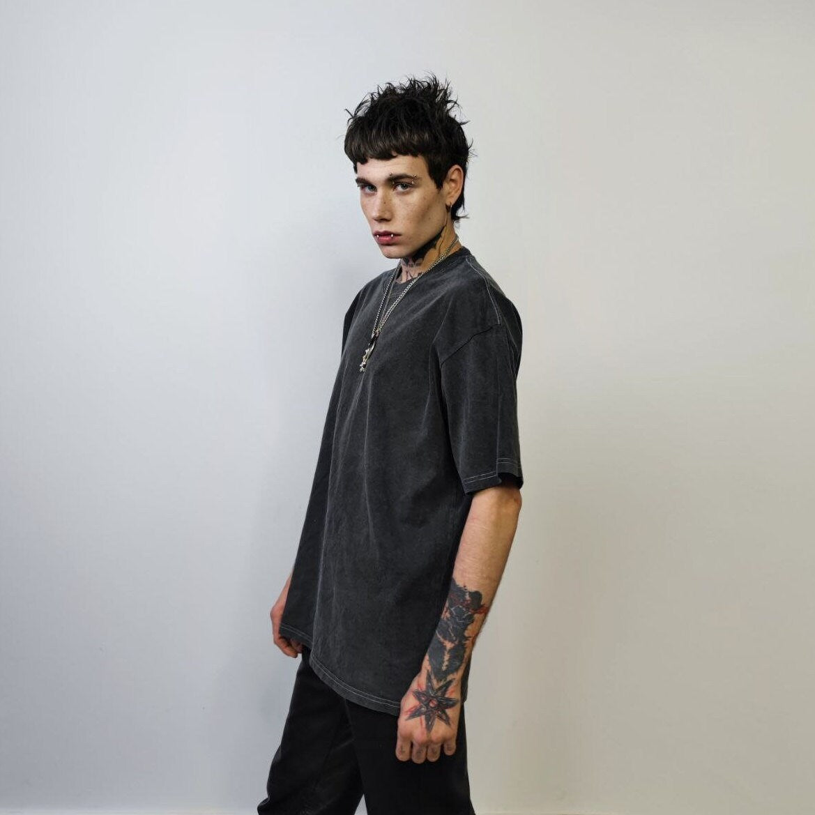 Vintage wash t-shirt solid tee premium quality cotton top distressed pattern pullover in bleached black